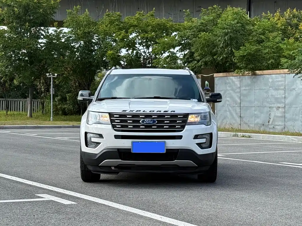 Ford Explorer (Import) — миниатюра 2