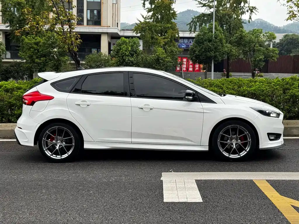 Ford Focus — миниатюра 24