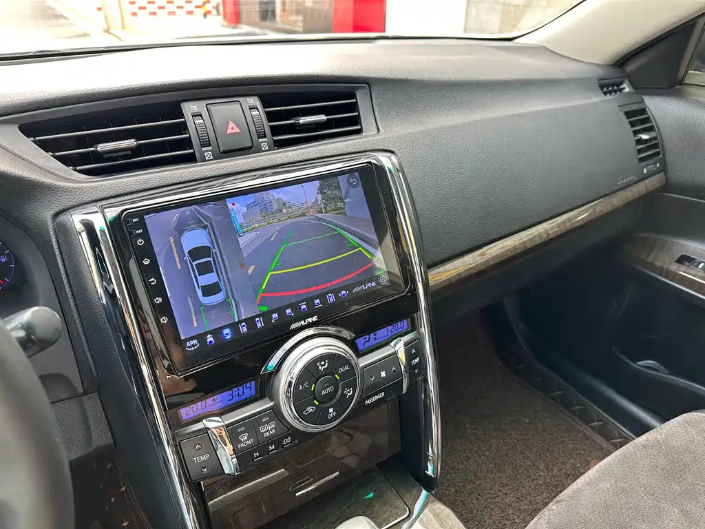 Toyota Reiz — миниатюра 12