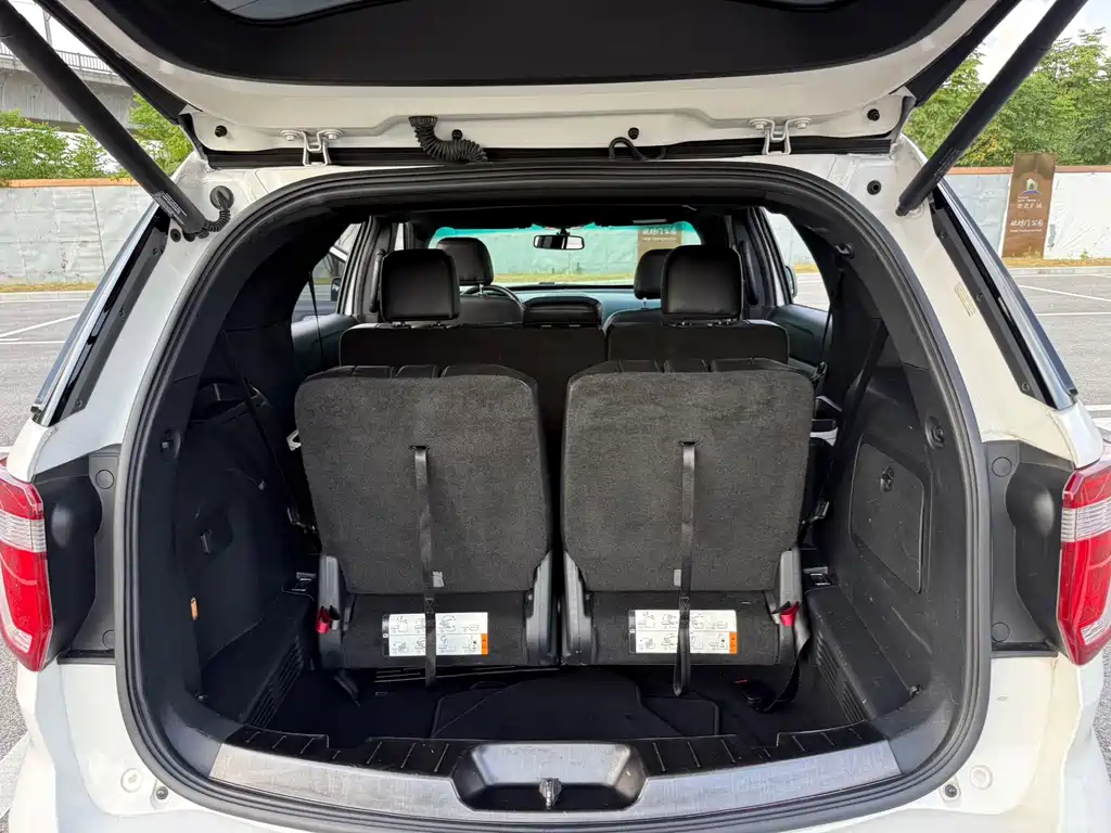 Ford Explorer (Import) — миниатюра 16
