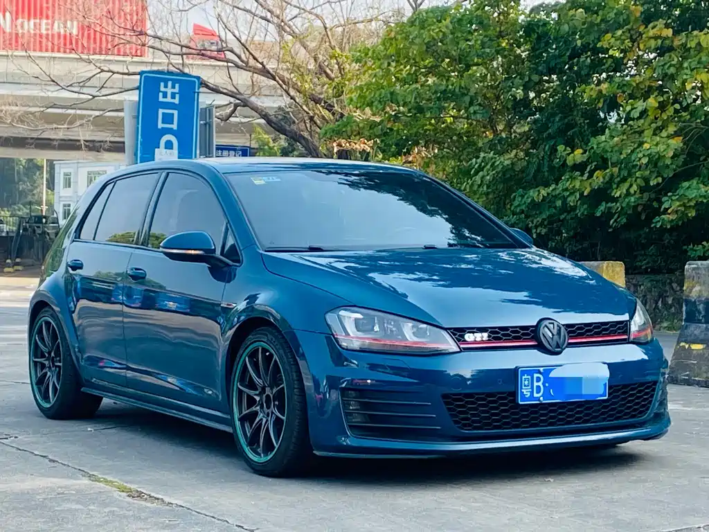 VOLKSWAGEN GOLF GTI
