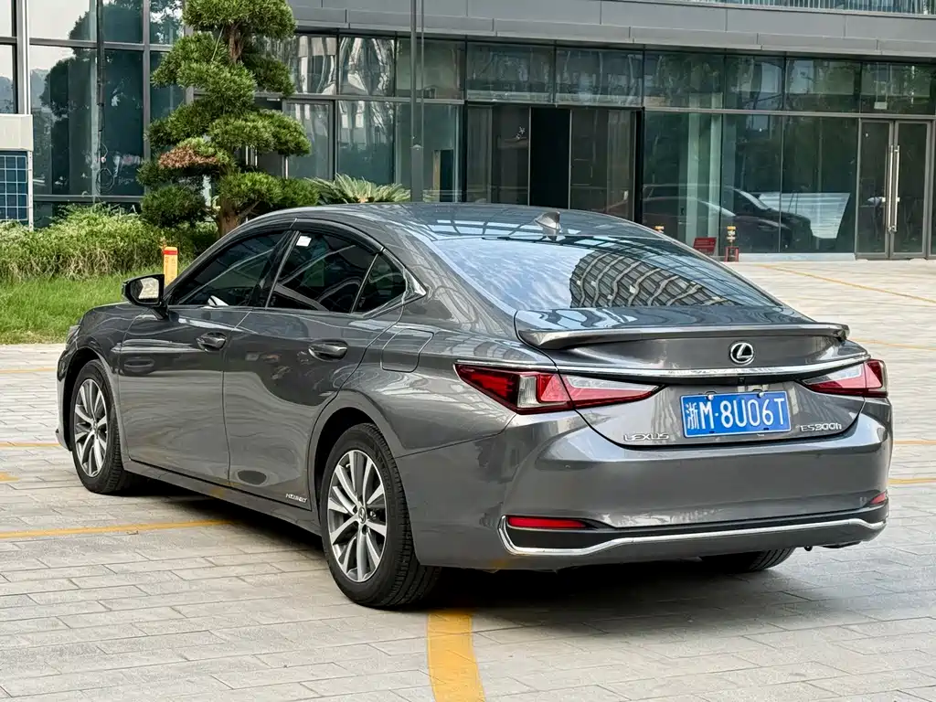 Lexus ES — миниатюра 6