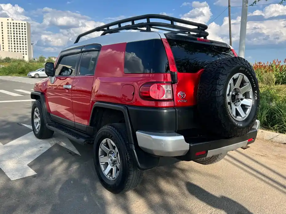 Toyota FJ Cruiser — миниатюра 6