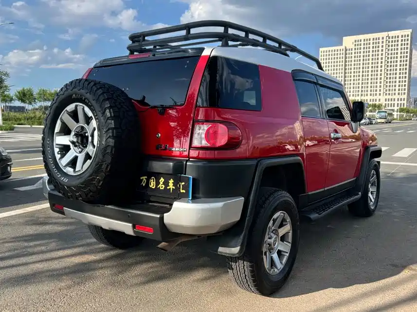 Toyota FJ Cruiser — миниатюра 5