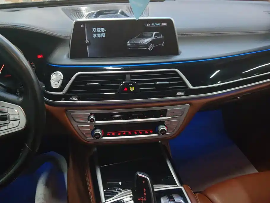 BMW 7 Series — миниатюра 13