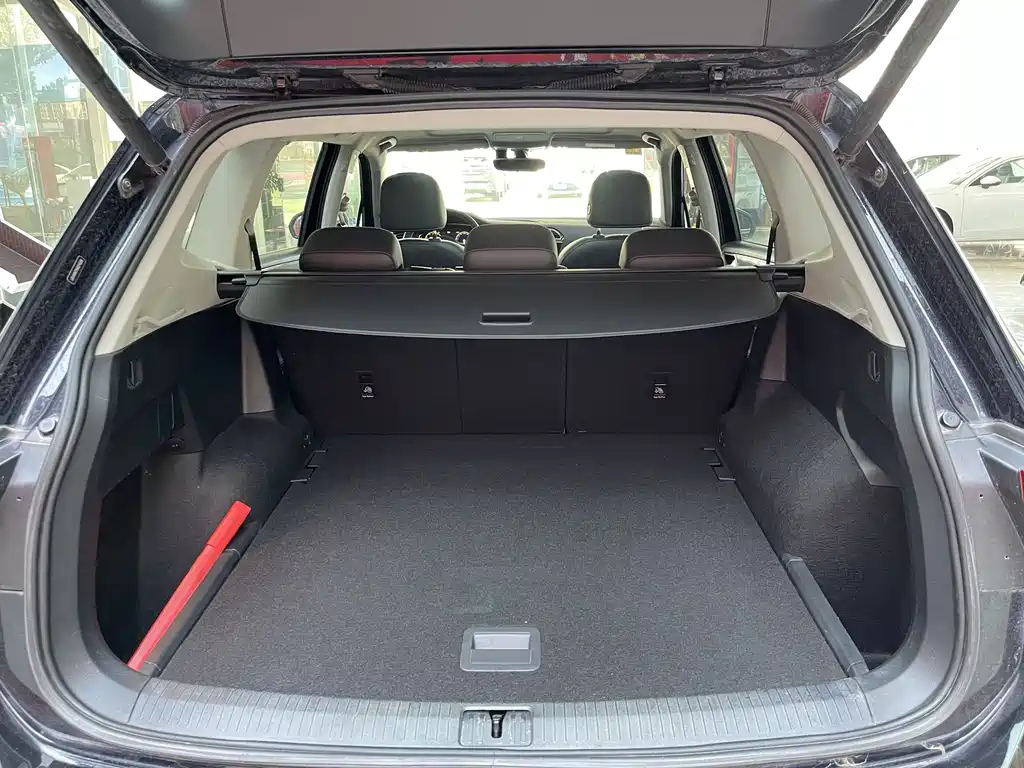 Volkswagen Tiguan L — миниатюра 19