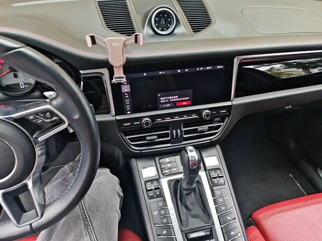 Porsche Macan — миниатюра 13