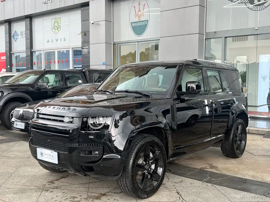 Land Rover Defender 0