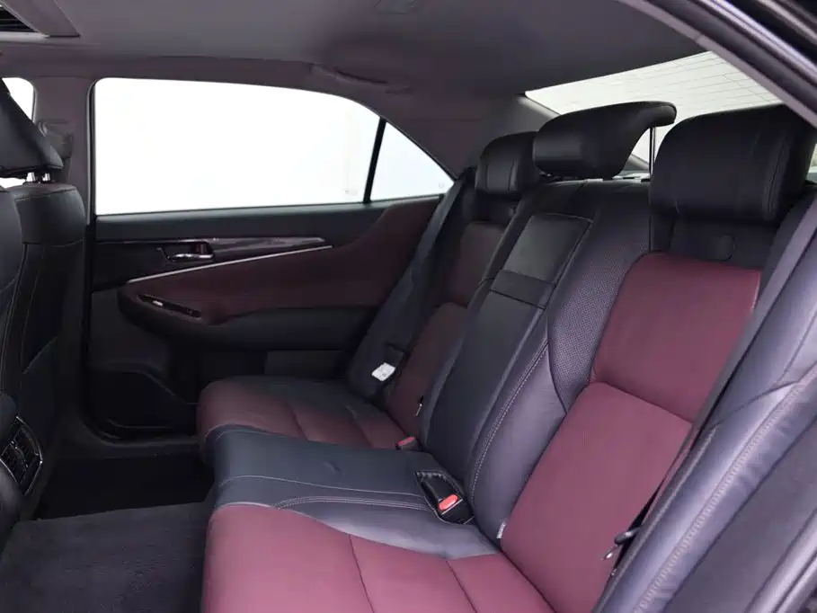 Toyota Crown — миниатюра 14