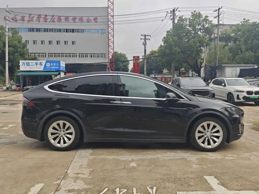 Tesla Model X — миниатюра 2