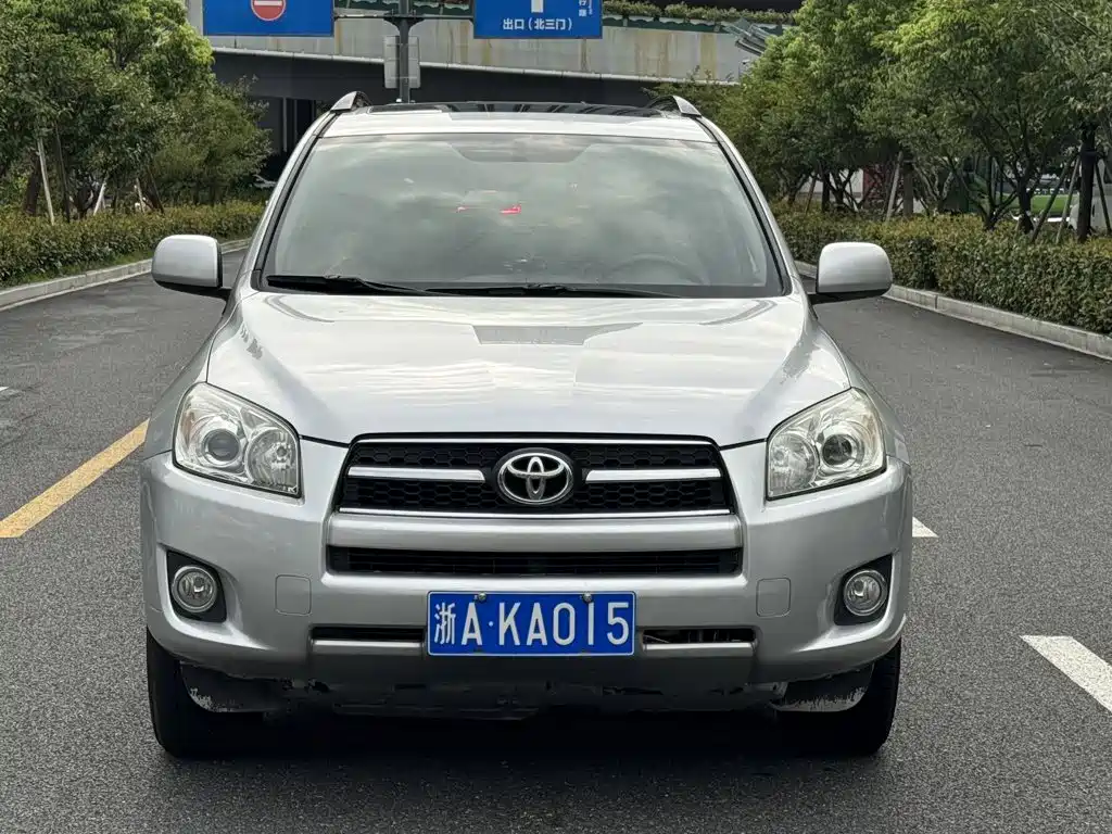 Toyota RAV4 — миниатюра 2