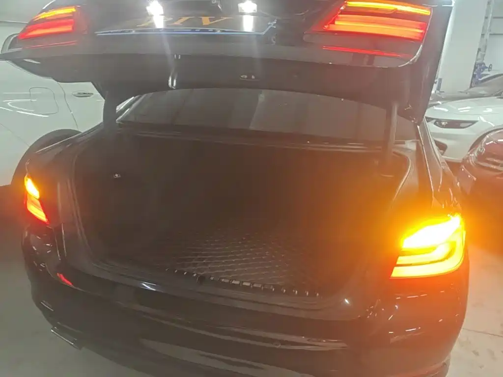 BMW 5 Series — миниатюра 19