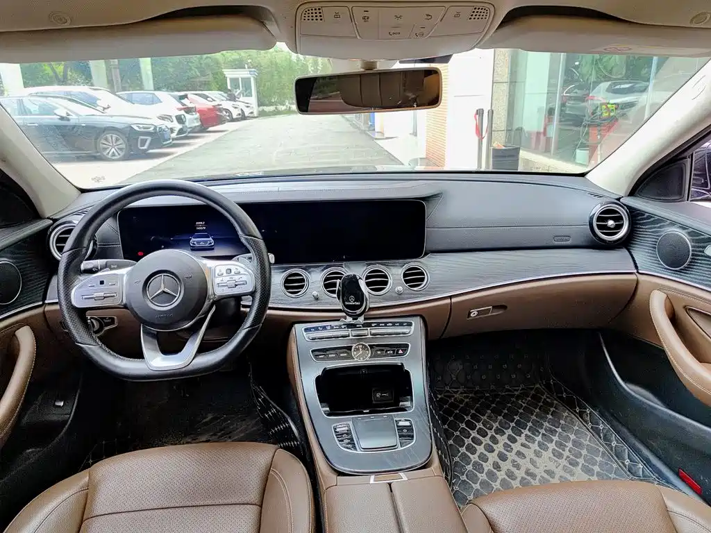 Mercedes-Benz E-Class — миниатюра 10