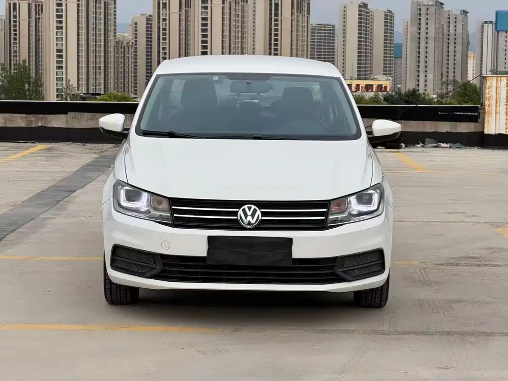 Volkswagen Santana — миниатюра 2