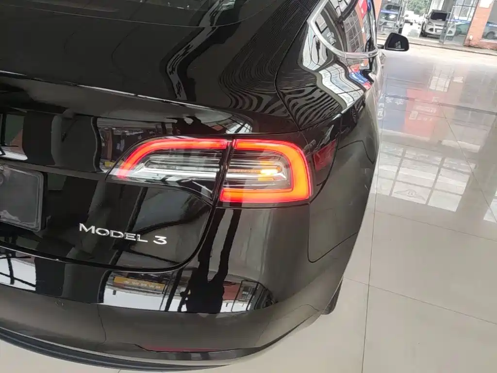 Tesla Model 3 — миниатюра 8