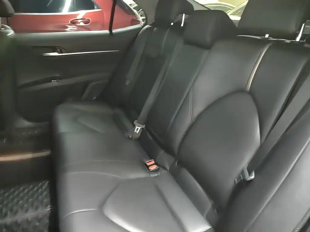 Toyota Camry — миниатюра 17