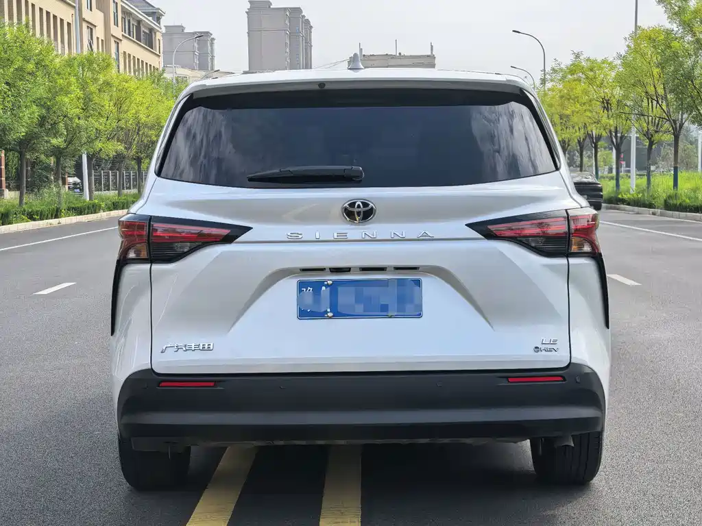 Toyota Sienna — миниатюра 21