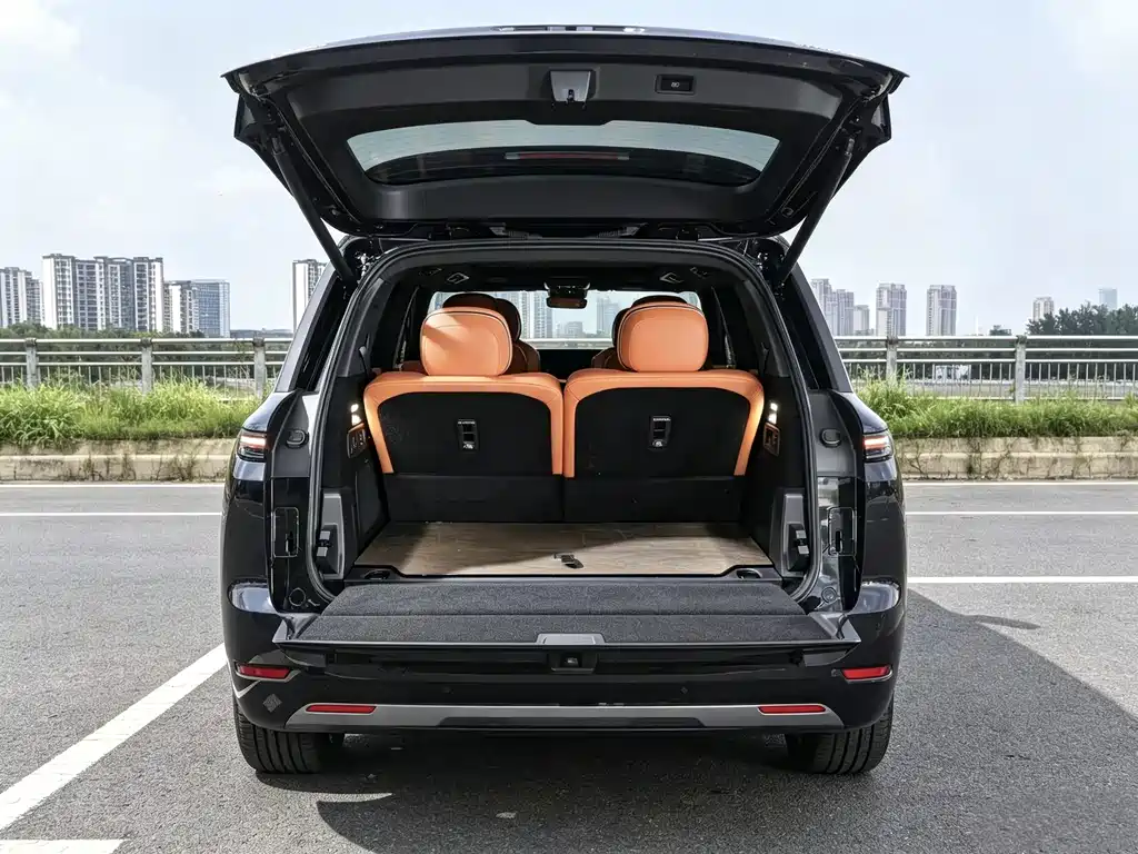 Lynk & Co 900 — миниатюра 8