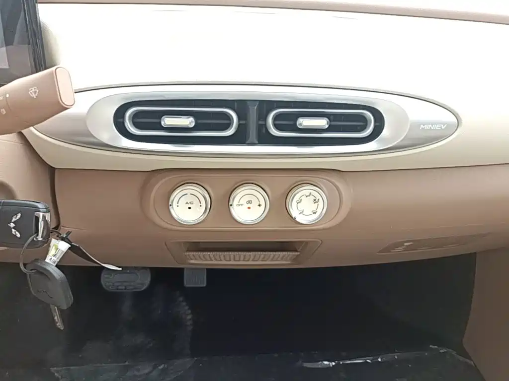 Wuling MINIEV — миниатюра 13