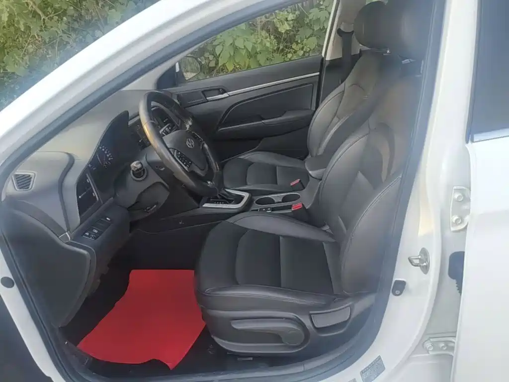 Hyundai Elantra — миниатюра 15