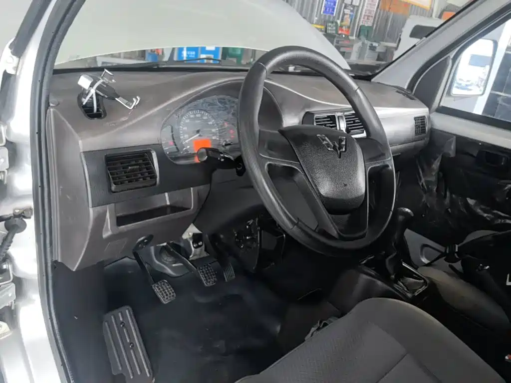 Wuling Rongguang Mini Truck — миниатюра 10