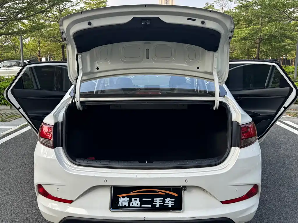 Hyundai Elantra — миниатюра 13