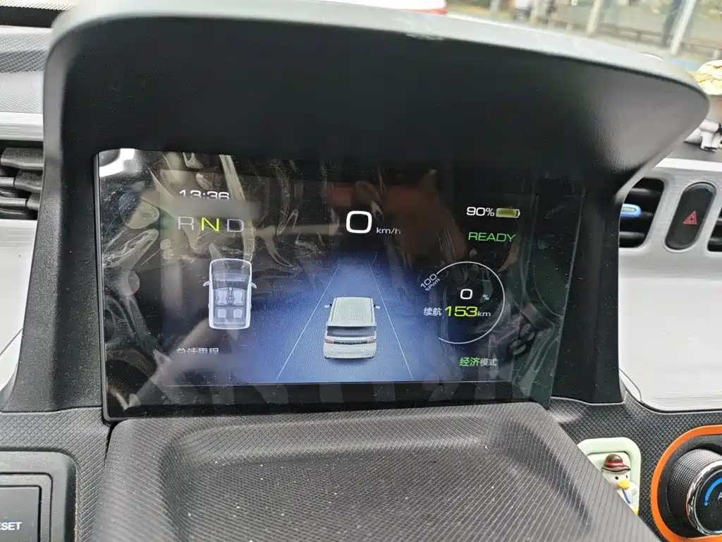 Wuling MINIEV — миниатюра 4