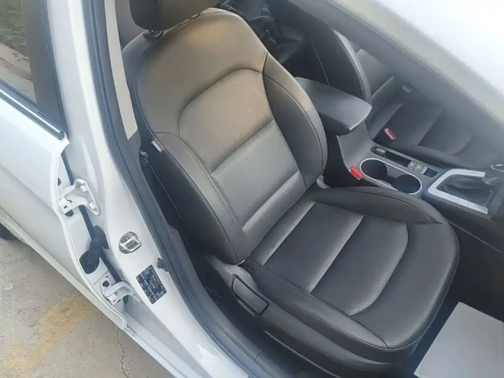 Hyundai Elantra — миниатюра 25