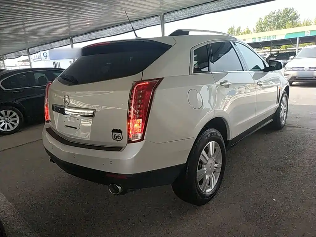 Cadillac SRX — миниатюра 7