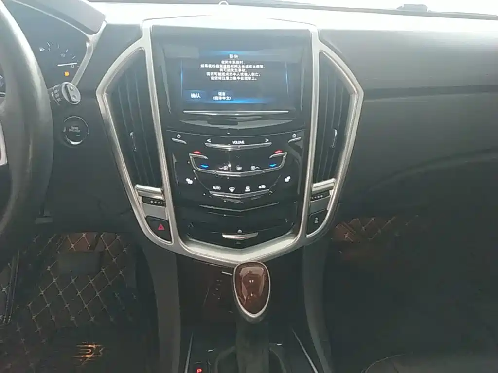 Cadillac SRX — миниатюра 13