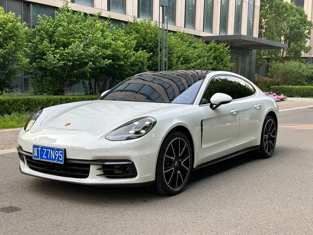 Porsche Panamera 2021