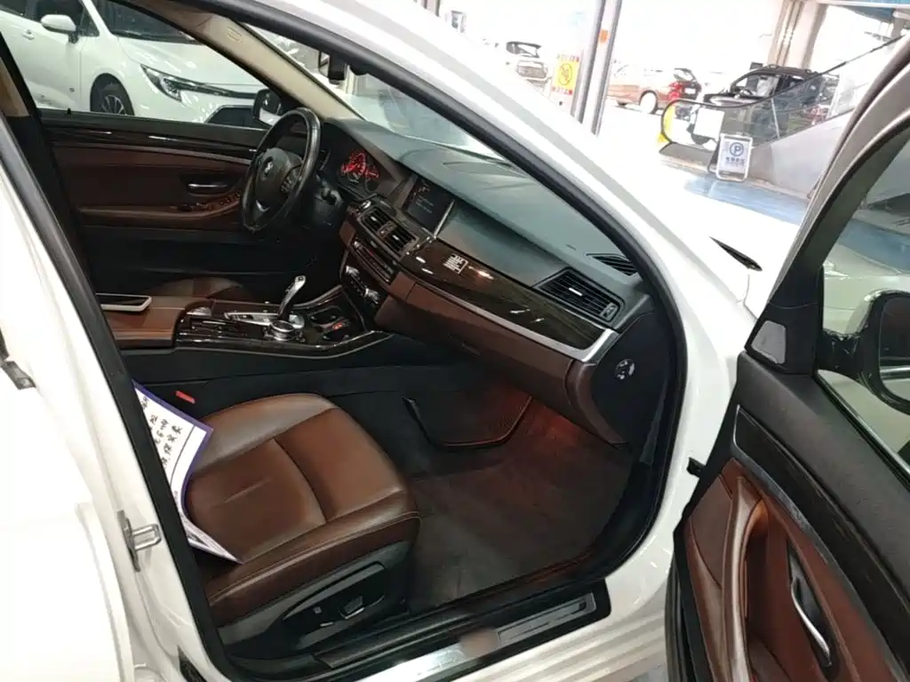 BMW 5 Series — миниатюра 25