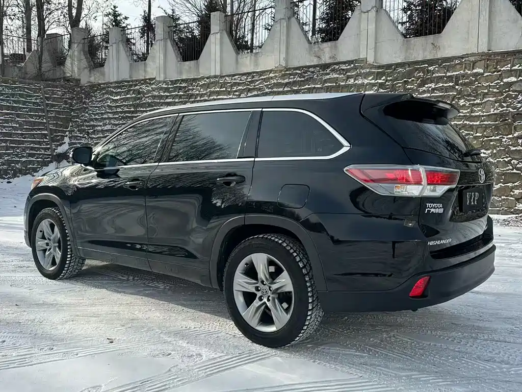 TOYOTA HIGHLANDER