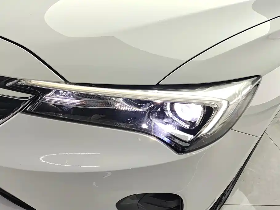 Buick Verano — миниатюра 5