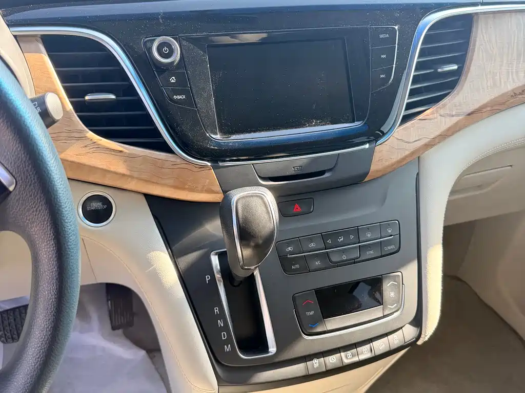 Buick GL8 — миниатюра 17