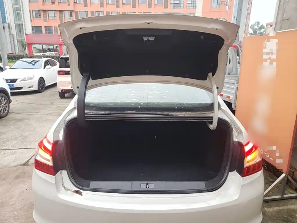 Peugeot 408 — миниатюра 19