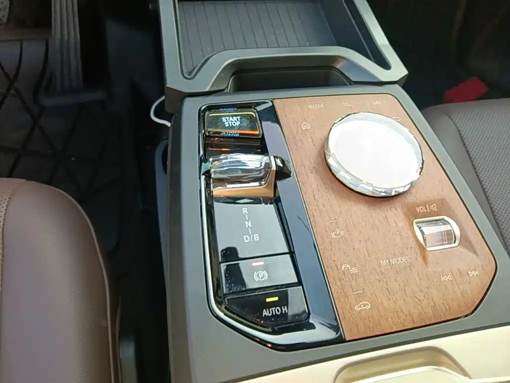 BMW iX — миниатюра 14