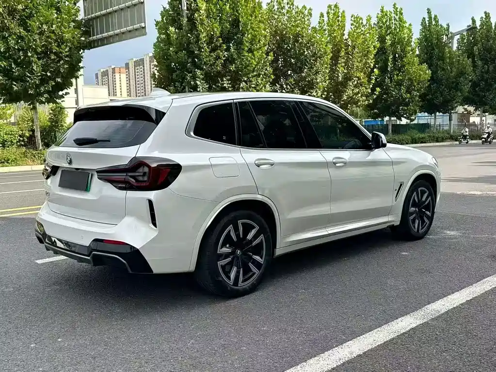 BMW iX3 — миниатюра 7
