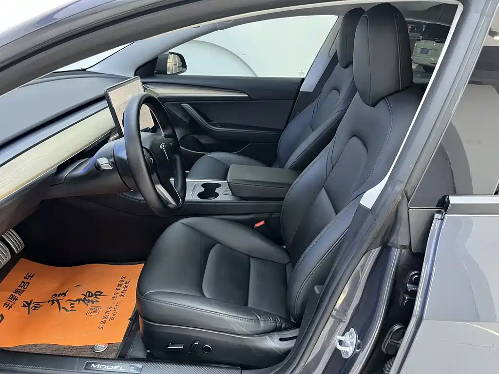 Tesla Model 3 — миниатюра 6