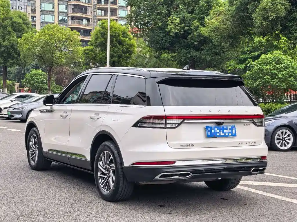Lincoln Aviator — миниатюра 6
