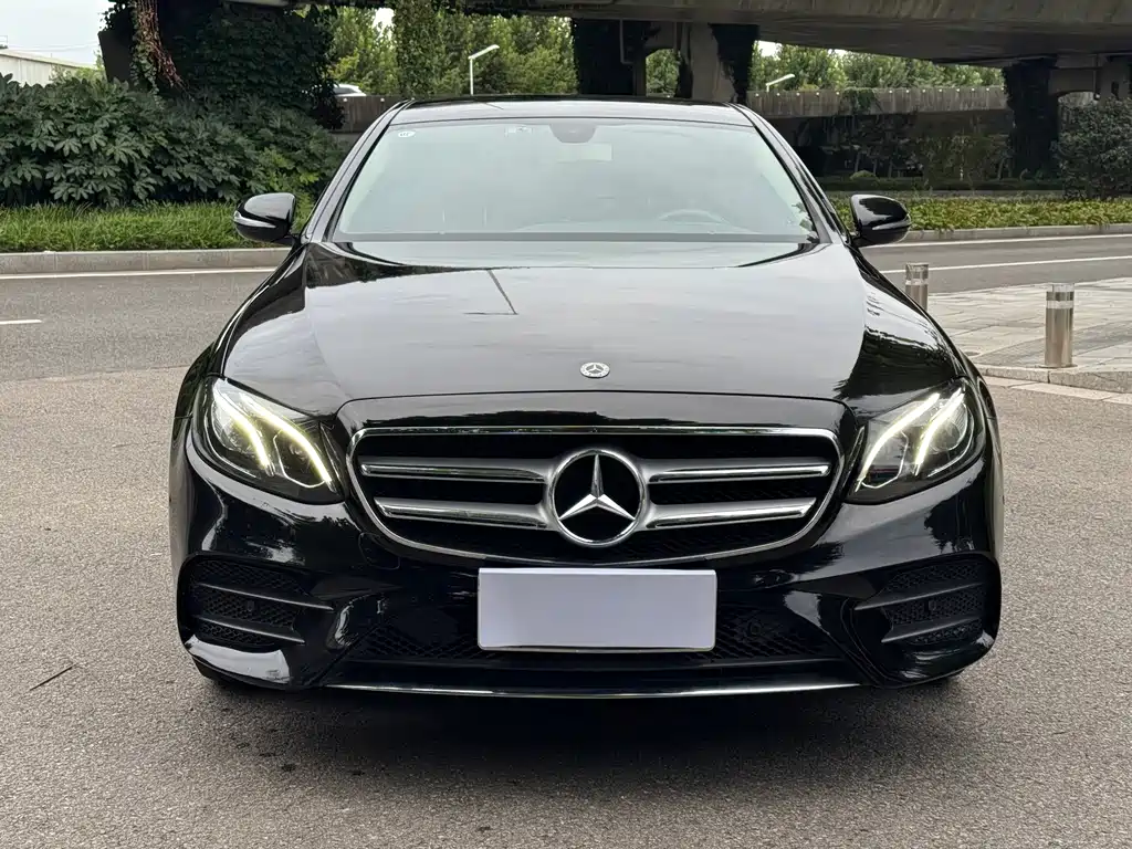 Mercedes-Benz E-Class — миниатюра 2