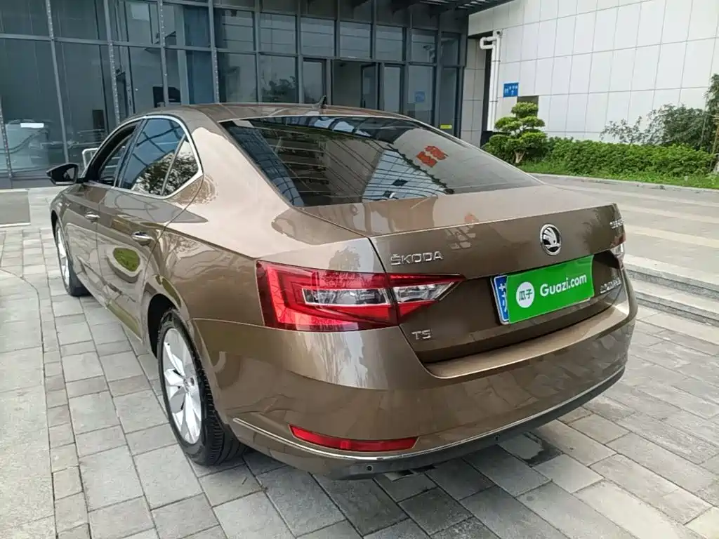 Skoda Superb — миниатюра 5