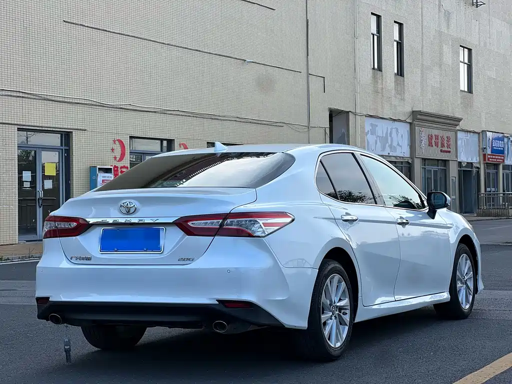 Toyota Camry — миниатюра 4