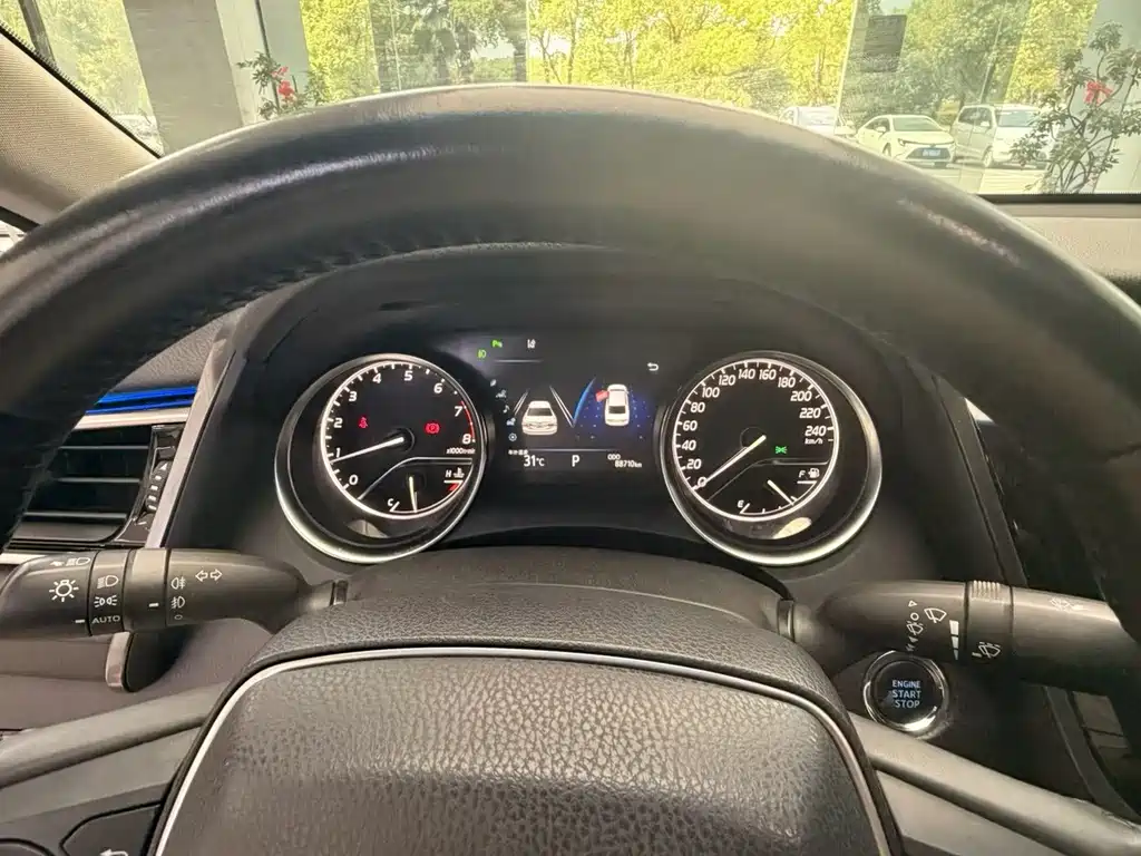 Toyota Camry — миниатюра 9