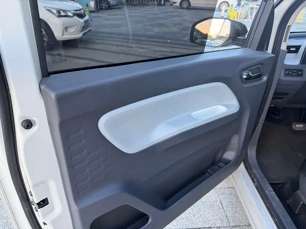 Wuling MINIEV — миниатюра 15