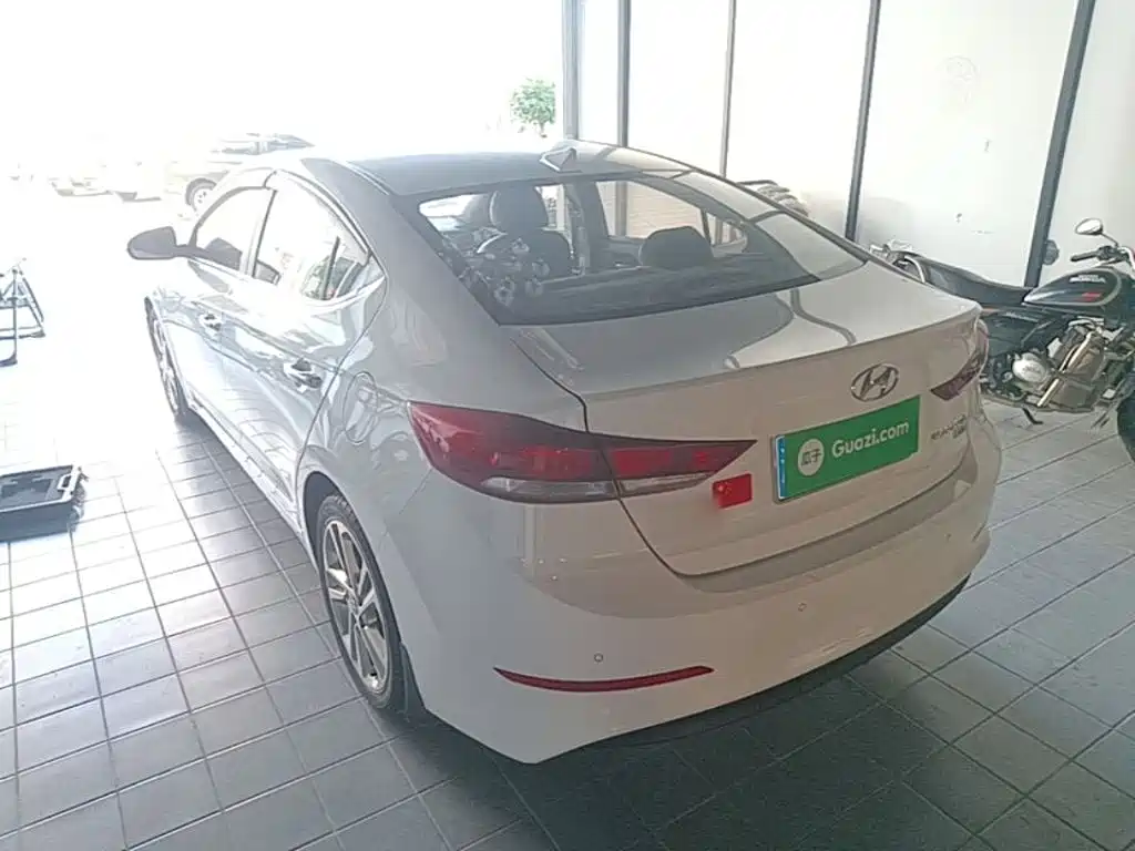 Hyundai Elantra — миниатюра 5