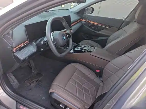 BMW i5 — миниатюра 9