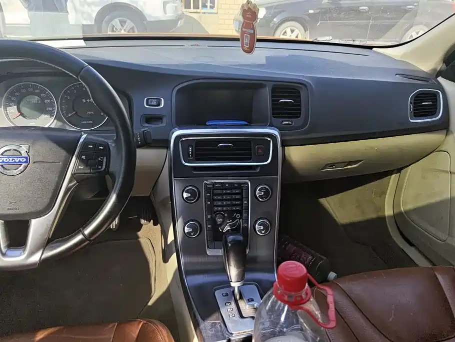 Volvo S60 (Import) — миниатюра 13
