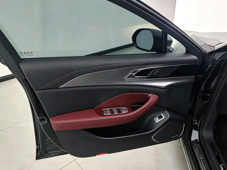 Hongqi Hongqi H5 — миниатюра 7