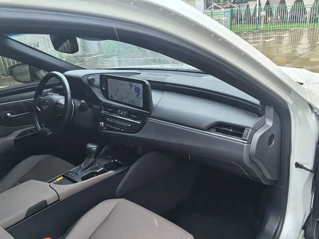Lexus ES — миниатюра 14